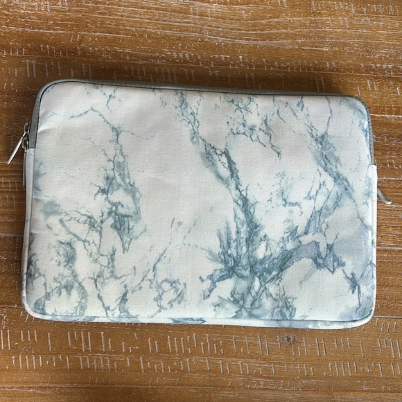 Laptop / IPad Electronics Foam Case - Picture 5 of 5